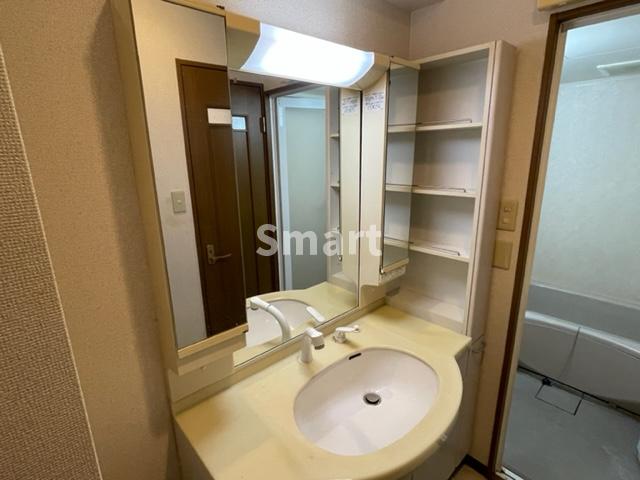 洗面設備　朝の身支度には欠かせない独立洗面化粧台