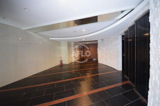 ロビー　セレニテ上町台　ロビー