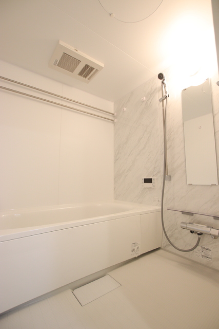 バス・シャワールーム　追焚つきバスルーム♪