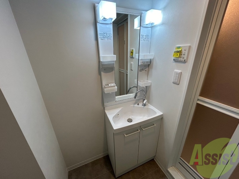 洗面設備　朝の身支度に欠かせない独立洗面台もございます！