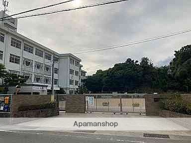 小学校　荒川小学校（小学校）まで720m