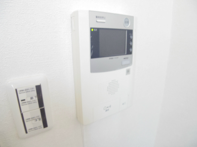 セキュリティ　テレビモニター付きインターホン