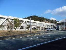 小学校　播磨高原広域事務組合立播磨高原東小学校（小学校）まで879m