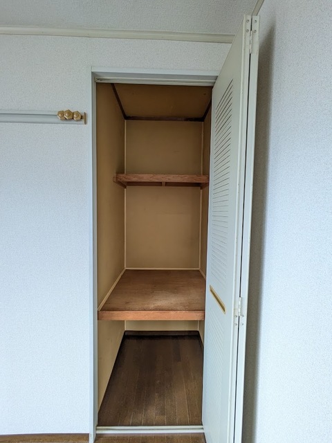 収納　南側洋室収納