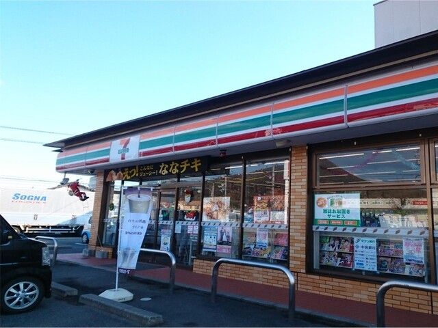 コンビニ　セブンイレブン　鴨方インター店（コンビニ）まで350m