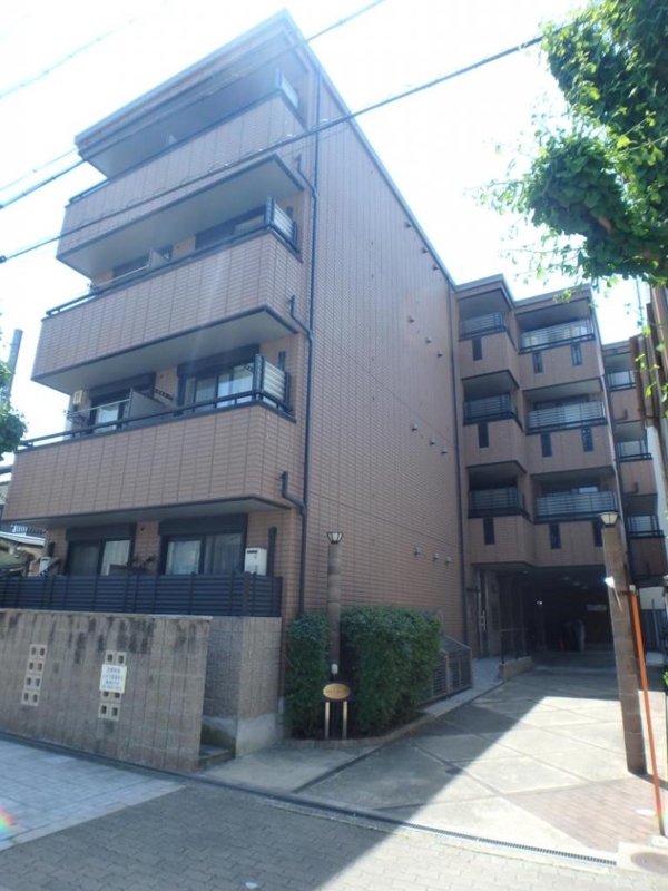 建物外観　落ち着いた色の堂々とした外観ですよね♪