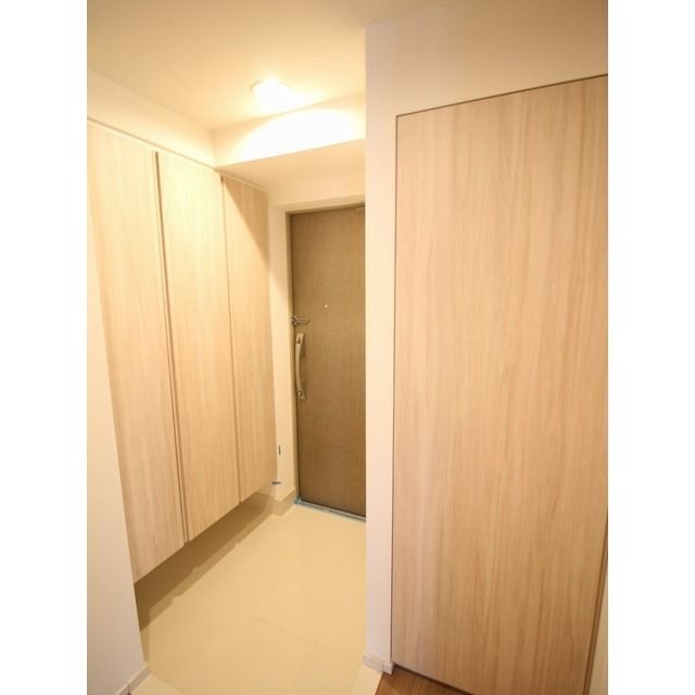 玄関　※色合いが異なります