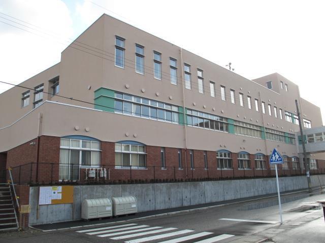 小学校　裏館小学校（小学校）まで1030m