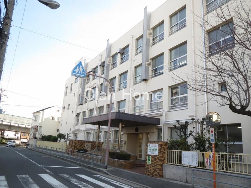 小学校　大阪市立諏訪小学校（小学校）まで748m