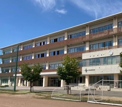 中学校　上山市立南中学校（中学校）まで285m