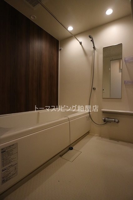 バス・シャワールーム　同型別物件の為、現況優先です。