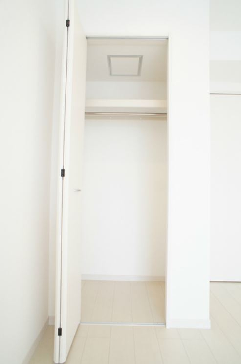 収納　ハンガーパイプ付きのクロゼット（同一仕様）