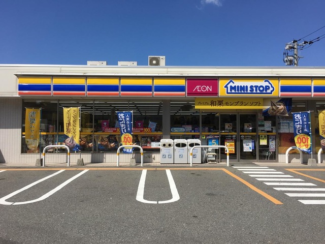 コンビニ　ミニストップ 福岡長尾3丁目店（コンビニ）まで647m