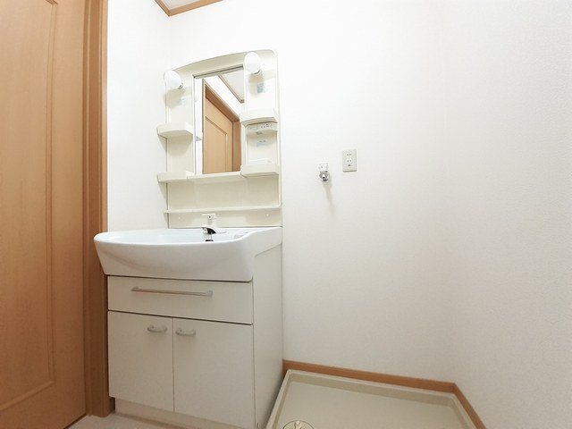 洗面設備　コンパクトで使いやすい洗面所