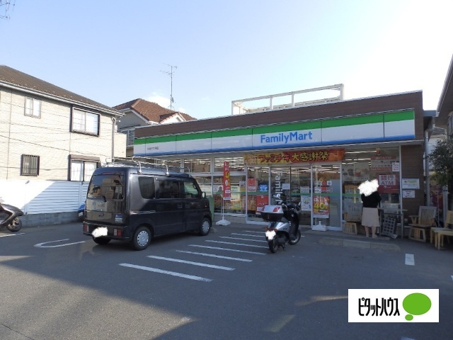 コンビニ　ファミリーマート大岡三丁目店（コンビニ）まで575m