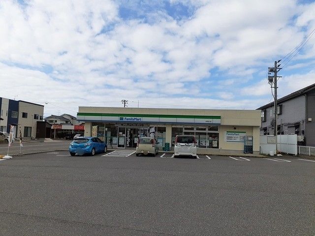 コンビニ　ファミリーマート新津荻川店（コンビニ）まで150m