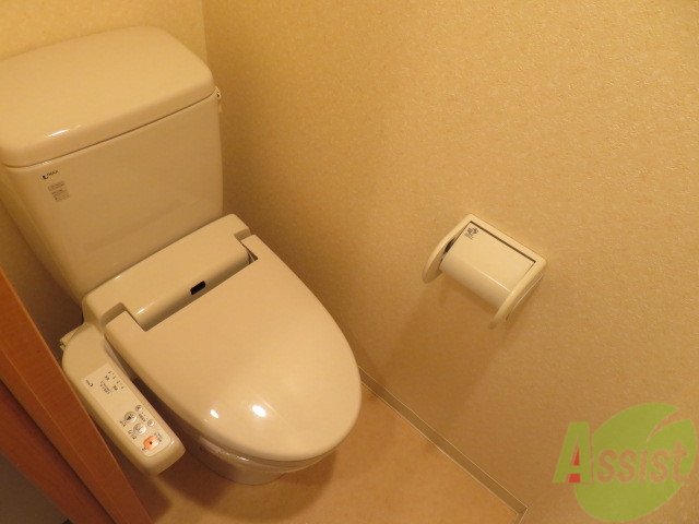 トイレ　ウォシュレット機能がついたトイレです。安心して使用できますね