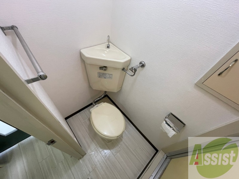 トイレ　こちらはトイレです。清潔感があり、安心して使用できます。