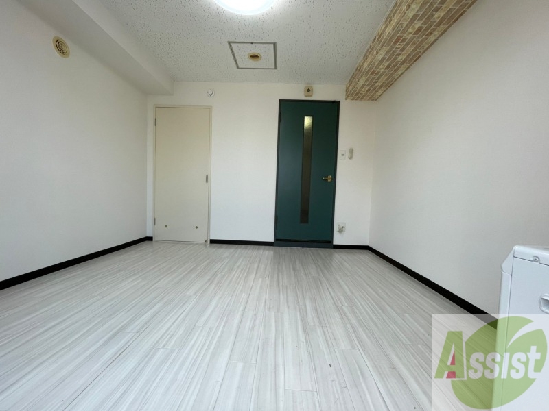 その他部屋・スペース　木目のフローリングが落ち着くお部屋ですね。