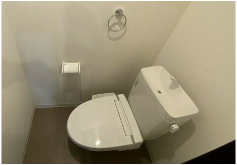 トイレ　落ち着いた色調のトイレです