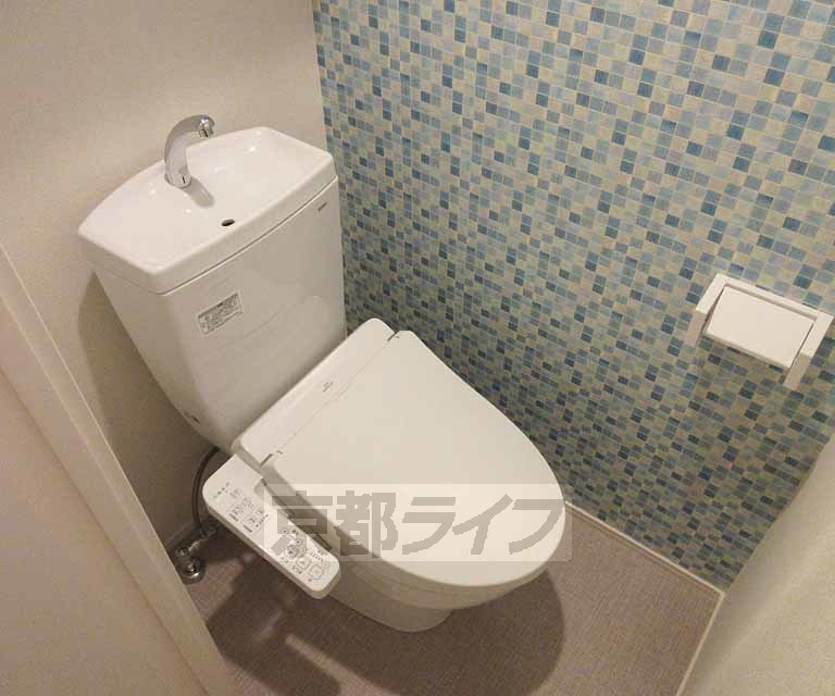 トイレ　ウォシュレット付きのトイレです・