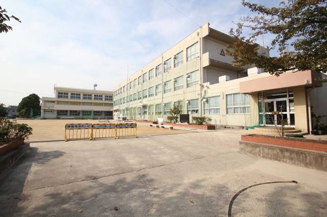 小学校　名古屋市立八社小学校（小学校）まで372m