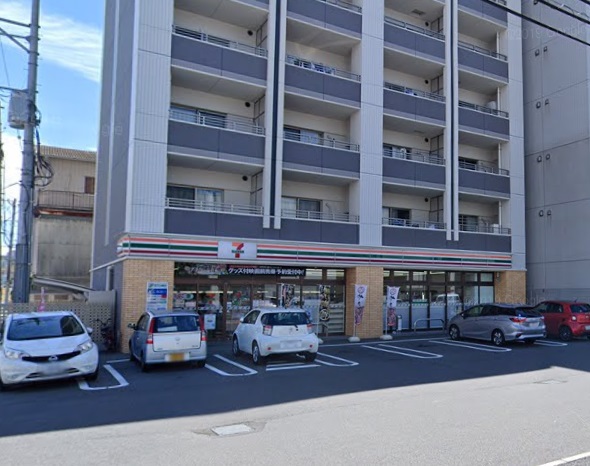 コンビニ　セブンイレブン（コンビニ）まで540m