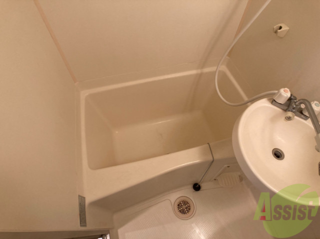 バス・シャワールーム　バス・トイレ別でお掃除しやすいですよ～。