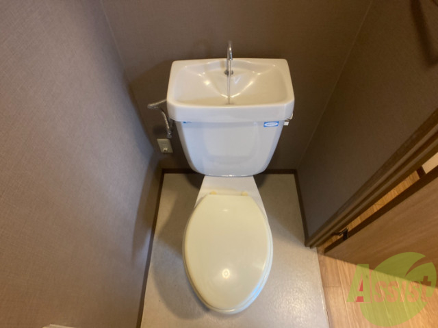 トイレ　こちらはトイレです。清潔感があり、安心して使用できます。
