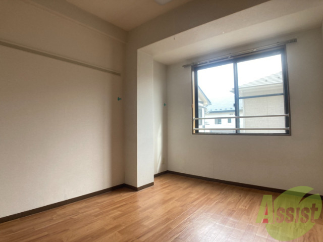 その他部屋・スペース　こちらは寝室です。シンプルで落ち着きのあるお部屋です。