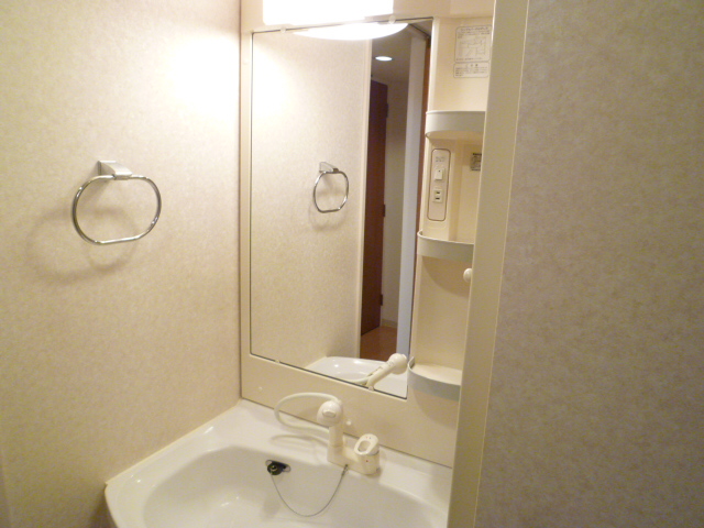 洗面設備　※別部屋のモデル写真です。