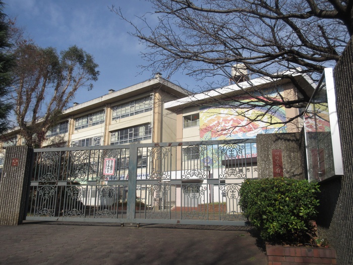 中学校　有馬中学校（中学校）まで500m
