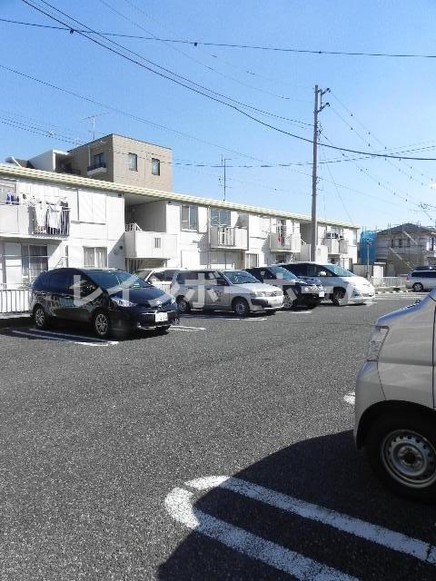 駐車場　車をお持ちの方に嬉しい駐車場付きの物件です