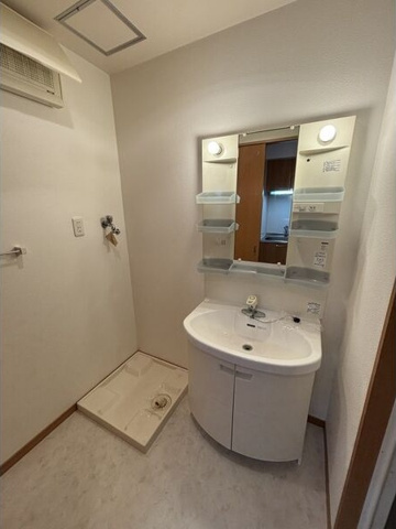 洗面設備　※写真は同じマンションの違う部屋のものになります。