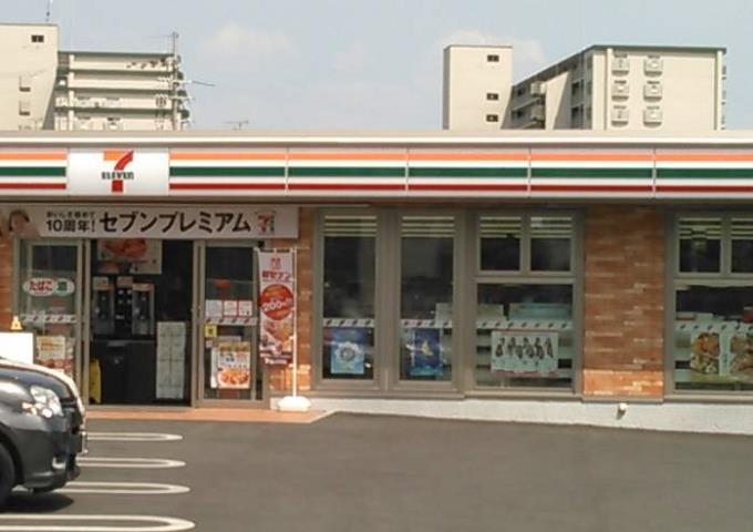 コンビニ　セブンイレブン（コンビニ）まで1214m