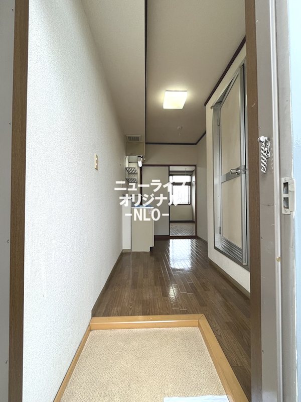 玄関　靴の脱着がしやすい明るい玄関