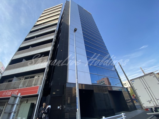 建物外観　ガラス張りのおしゃれな外観♪