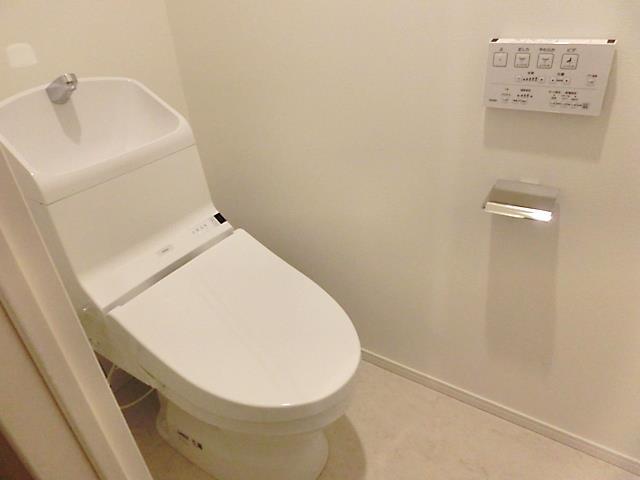 トイレ　※写真は同タイプ住戸です。