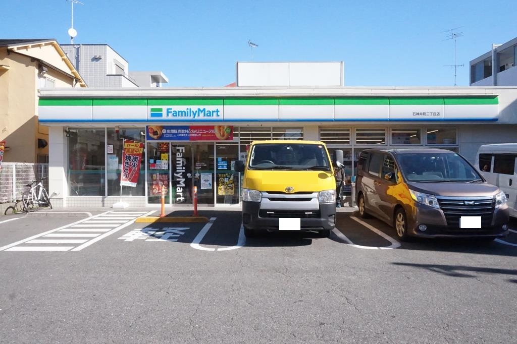 コンビニ　ファミリーマート 石神井町二丁目店（コンビニ）まで68m