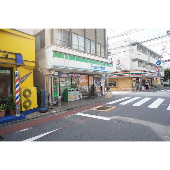 コンビニ　ファミリーマート富士見ケ丘店（コンビニ）まで194m