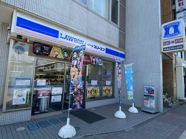 コンビニ　ローソン×スリーエフ（コンビニ）まで563m