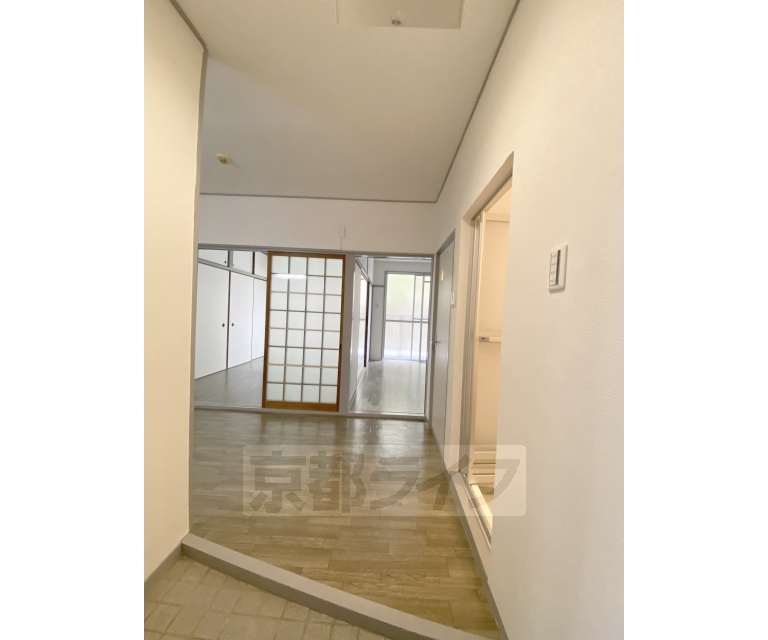その他部屋・スペース　玄関から見たところです。