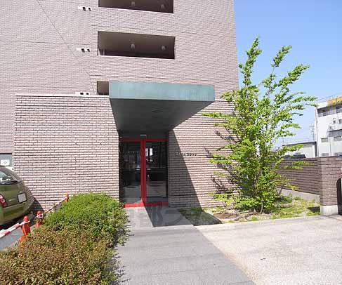 エントランス　エントランスもしっかりしています。