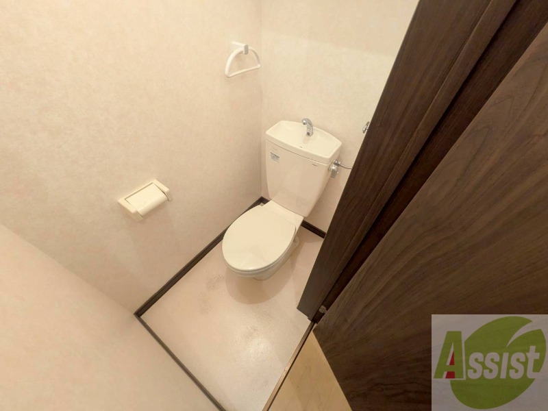 トイレ　こちらはトイレです。清潔感があり、安心して使用できます。