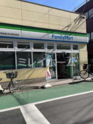 コンビニ　ファミリーマート 伊勢彦鮫洲旧東海道店（コンビニ）まで84m