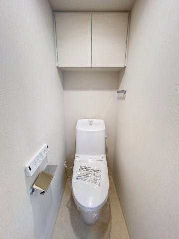 トイレ　温水洗浄便座です