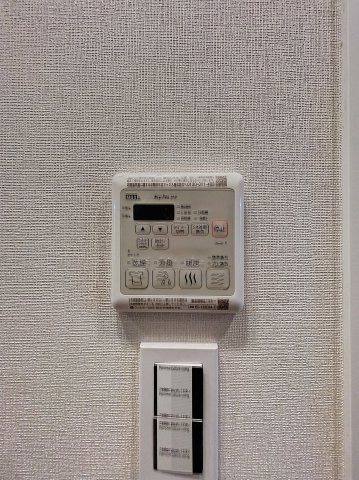 その他設備　雨の日のお洗濯に便利な「浴室換気乾燥機」です。