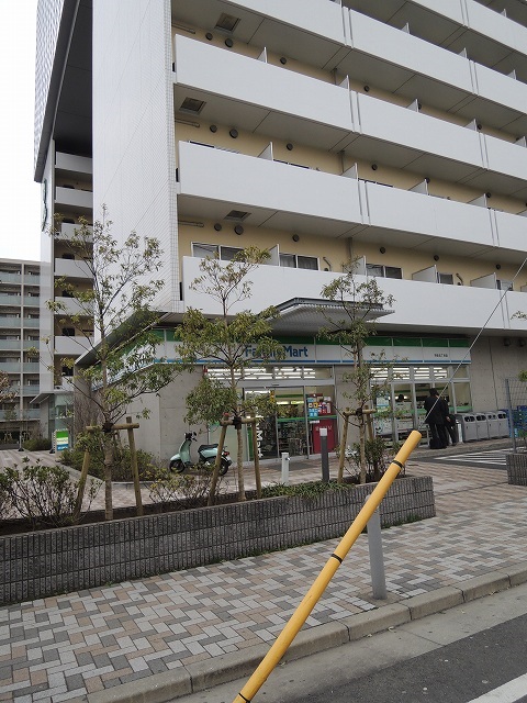 コンビニ　ファミリーマート「羽田五丁目店」（コンビニ）まで381m