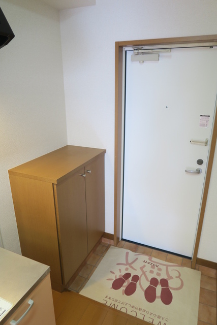 玄関　玄関　下駄箱ございます