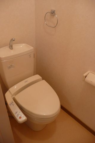 トイレ　温水洗浄便座